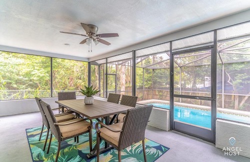 Windsor Mill Maison | Private Pool Home with Covered Lanai 2 Miles to Hudson Beach
