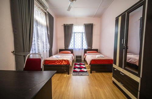 Kampung Chicha Maison | Private Pool Homestay Al-Qari