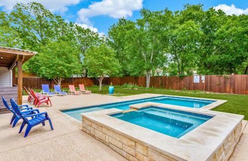 Johnson City Maison | Private Pool & Hot Tub! Charming Hill Country Home Minutes to Wineries/Shops!
