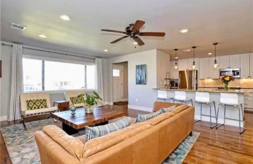 Johnson City Maison | Private Pool & Hot Tub! Charming Hill Country Home Minutes to Wineries/Shops!