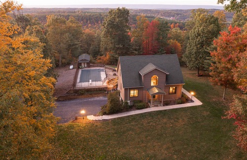 Cocolamus Maison | Private Pool + Hot Tub | Susquehanna Getaway