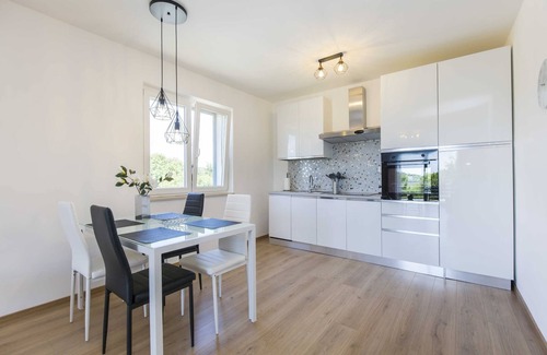 Ripenda Verbanci Appartement | Private Pool with Relaxing Nature View - Apt Mirna