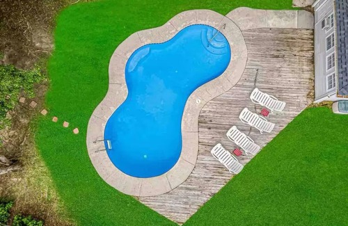 Surfside Beach Maison | Private pool lakefront estate in fantastic Myrtle Beach