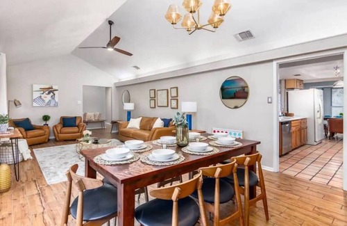 Wetmore Maison | Private Pool & NEW Hot Tub in The Hill Country