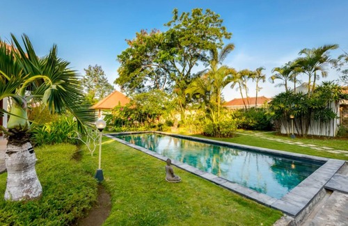 Jimbaran Bay Villa | Villa avec piscine privée et jardin immense!