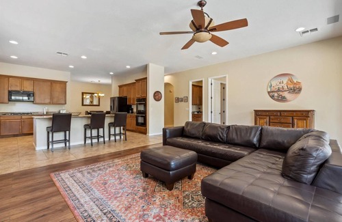 Power Ranch Maison | Private Pool with Waterslide, Playground & Tons of Games |Gilbert |Bell Bank Park |Schnepf farms
