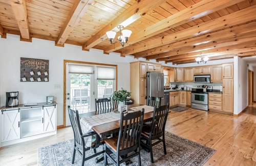 Port Royal Cabine | Private property + Hot tub + King bed + Game Room + Toy Room