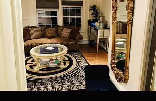 Riverhead Maison | Private property near beaches,wineries, close to everything
