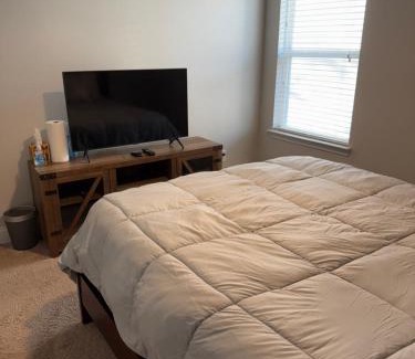 Decatur Maison | Private, quiet, immaculate bachelor pad with free parking on site