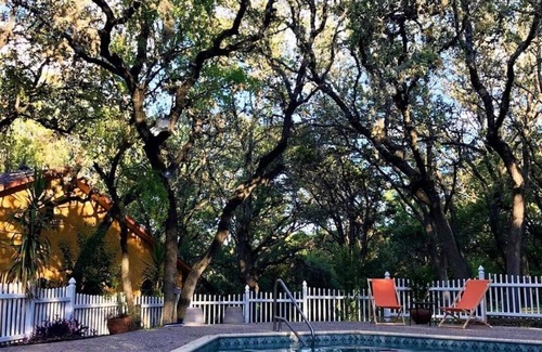 Helotes Maison | PRIVATE, RELAXING , AND A UNIQUE HOME EXPERIENCE