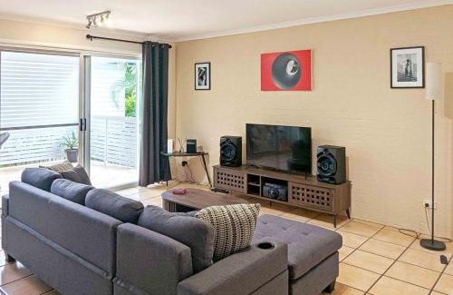 New Farm Maison | Private Relaxing City Retreat & Garage - Sleeps 6