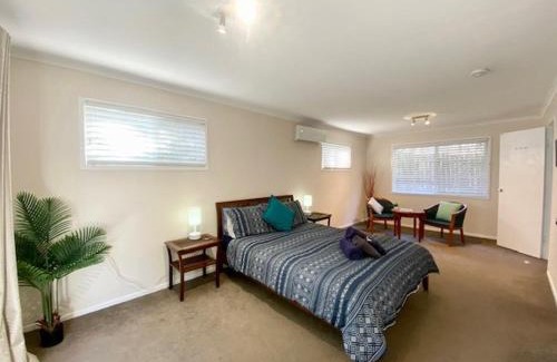 New Farm Maison | Private Relaxing City Retreat & Garage - Sleeps 6