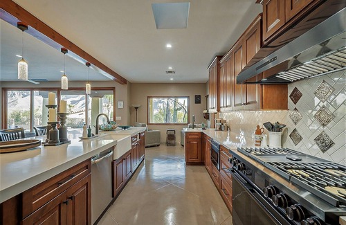 Monte Del Oro Maison | Maison de luxe de style complexe, vue spectaculaire, 2 suites principales, rénovées en 2018