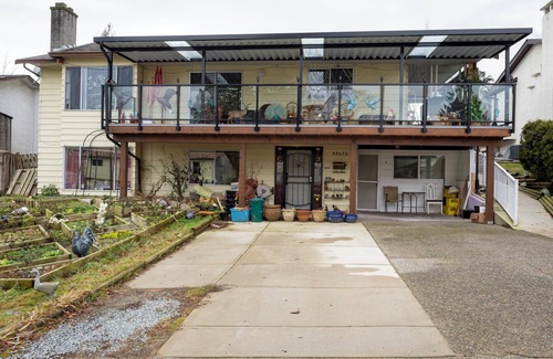 Abbotsford Maison | Private Retreat Entire Suite - B&B- J1