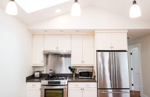 Upper Telegraph Maison | Retraite privée au coeur de Rockridge. Marchez vers tout!