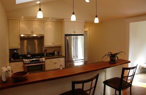 Upper Telegraph Maison | Retraite privée au coeur de Rockridge. Marchez vers tout!