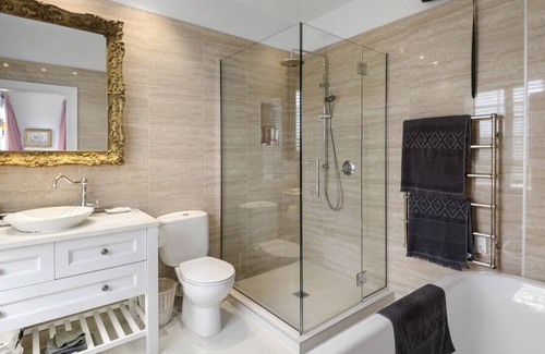 Saint Albans Maison | Private Retreat with Gorgeous Gardens