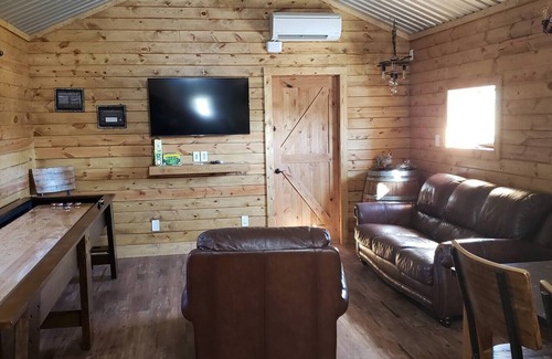 Wise County Autre | Private Retreat with Pond, Pool and Hot Tub!