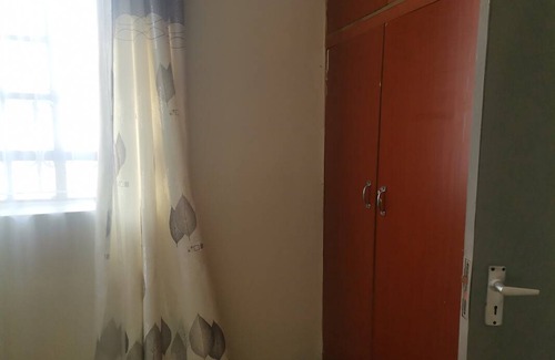 Nanyuki Station Balnéaire | Chambre privée ∙ 3 personnes