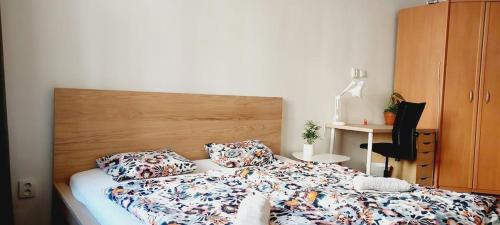 Bubenec Appartement | Private room 30 min nice walk to old center B