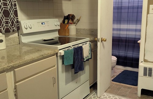 Newtonville Appartement | Private room avail. in safe and quiet neighborhood.