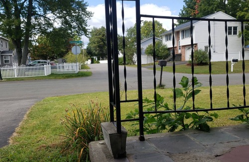 Newtonville Appartement | Private room avail. in safe and quiet neighborhood.