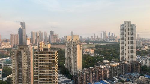 Worli Appartement | Private Room in 2 BHK Apartment with City & Sea View