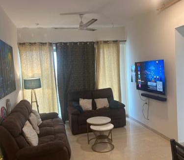 Worli Appartement | Private Room in 2 BHK Apartment with City & Sea View
