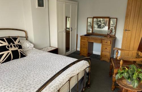 Northway Maison | Private Room in a house in the Cotswolds