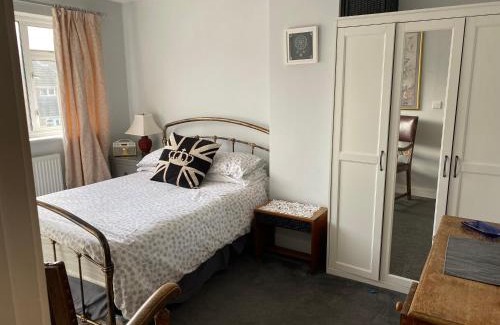 Northway Maison | Private Room in a house in the Cotswolds