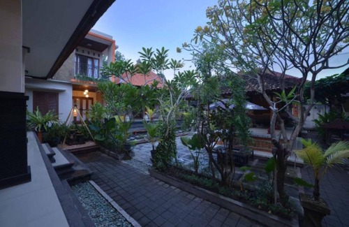 Downtown Kuta Maison | Chambre privée à Balinese House, Poppies Lane, Legian, Kuta, près de la plage (SNTH)