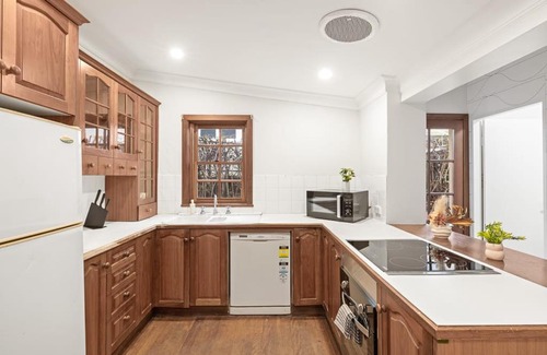 Gordon Maison | Private Room in Gordon near Train & Bus
