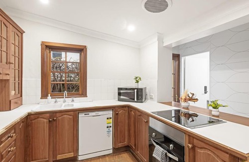 Gordon Maison | Private Room in Gordon near Train & Bus