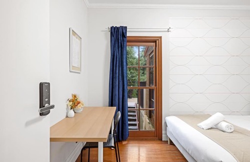 Gordon Maison | Private Room in Gordon near Train & Bus - Sleeps 2