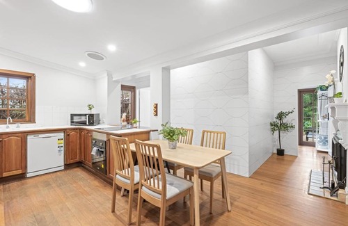 Gordon Maison | Private Room in Gordon near Train & Bus - Sleeps 2