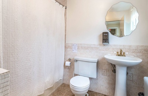 Lancaster Maison | Private Room in Grand Estate w/ Separate Entrance