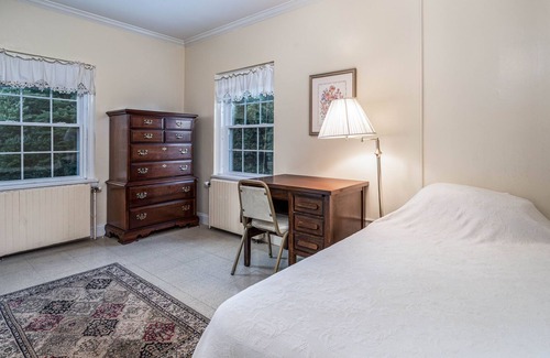 Lancaster Maison | Private Room in Grand Estate w/ Separate Entrance