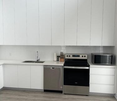 LaSalle Maison | Private Room in Luxury Penthouse Located in Windsor Lasalle ON
