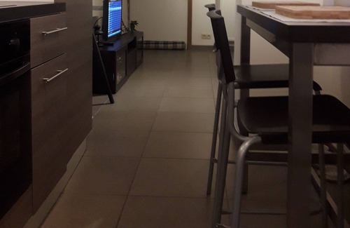 Nimy Lit Et Petit-Déjeuner | Private room in shared apartment. Very bright and spacious apartment