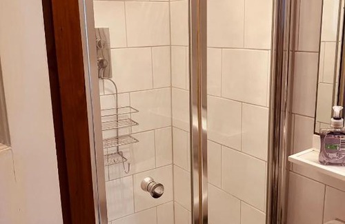 Brunswick Park Maison | Private room in Southgate, London