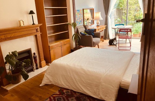 Brunswick Park Maison | Private room in Southgate, London