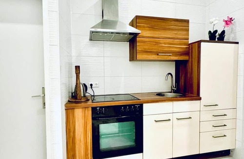 Liesing Appartement | Private Room; Just 11 Min Walk to Atzgersdorf Park