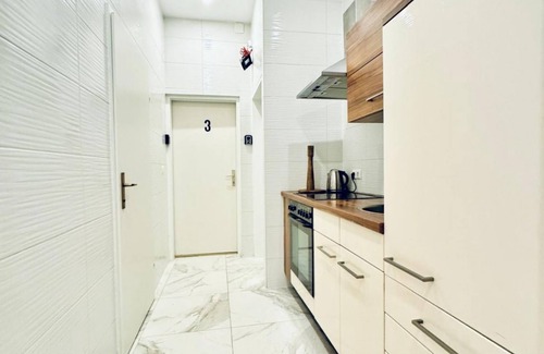Liesing Appartement | Private Room; Just 11 Min Walk to Atzgersdorf Park
