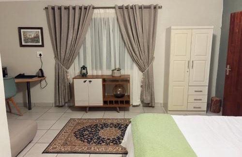 Polokwane Appartement | Private room Skyfall Country Estate