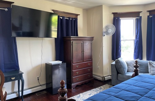 West Creek Lit Et Petit-Déjeuner | Private Room w Full Bath near LBI Long Beach Island West Creek Tuckerton Venues