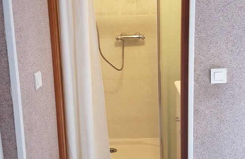 Saint-Herblain Lit Et Petit-Déjeuner | Private room with independent access, 2 pas Polyclinique, Zénith, 20min centreNantes