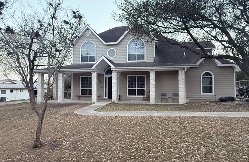 Dreamhill Estates Maison | Private Room with Private Bathroom in Shared Home – Near Downtown & Hospital