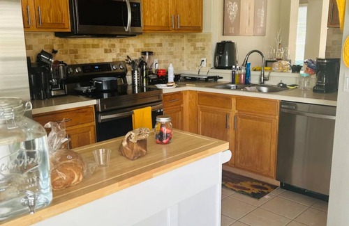 Deltona Lakes Maison | Private room with shared clean bathroom in cozy home. 420 friendly.