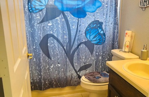 Deltona Lakes Maison | Private room with shared clean bathroom in cozy home. 420 friendly.
