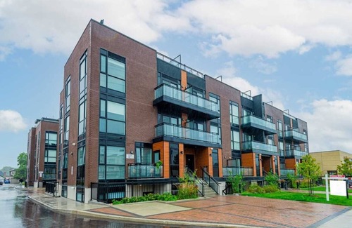 Woodbridge Maison | Private room with walkout balcony in a modern and stylish 3bedroom townhouse